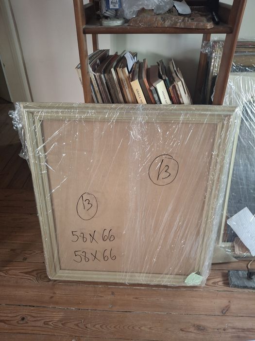 Excelente moldura em madeira para tela cerca 58 x 66