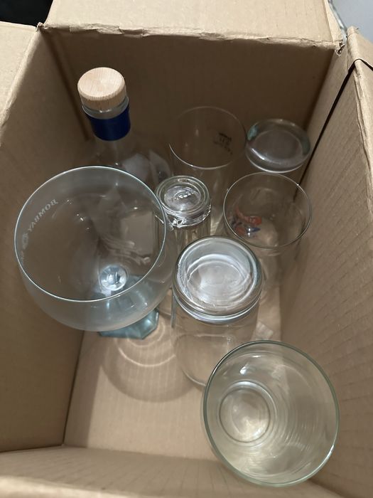 Szklo, szklanki, kielichy, krachle, buteltki, słoiki, alkohol
