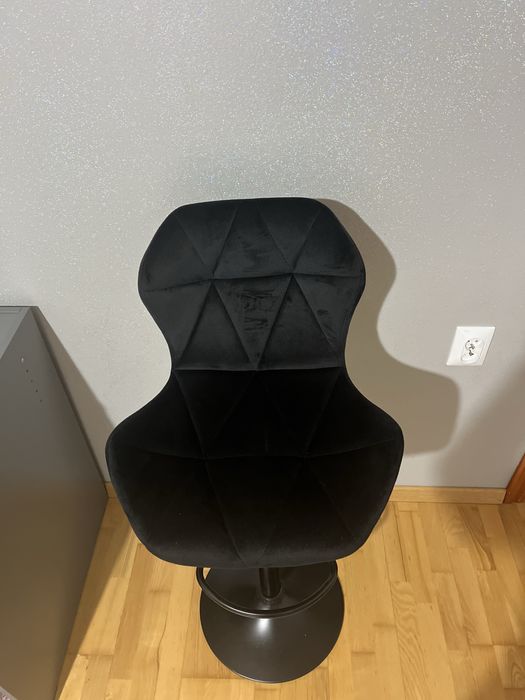 Pikowane kosmetyczne krzesło czarne hoker glamour