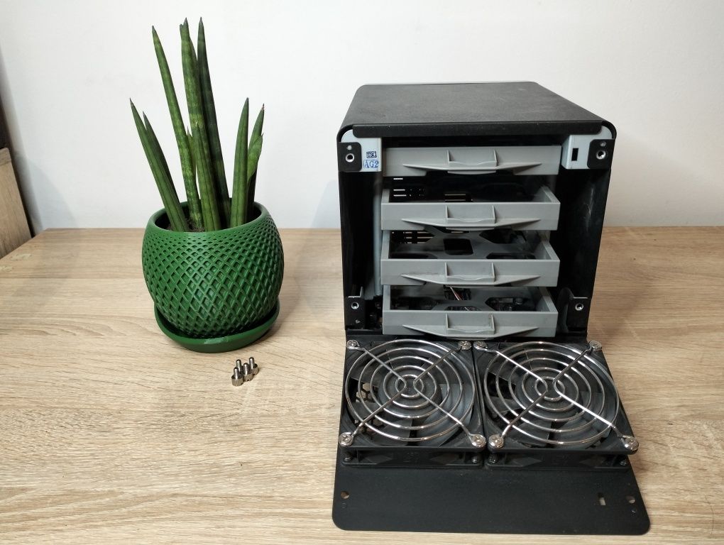 Synology DS411+ II 1.8 GHz DDR2 1GB 4x BAY NAS