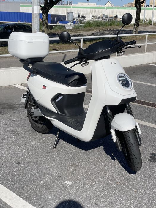 Aluguer moto UberEats 125 Aluguel de motos.