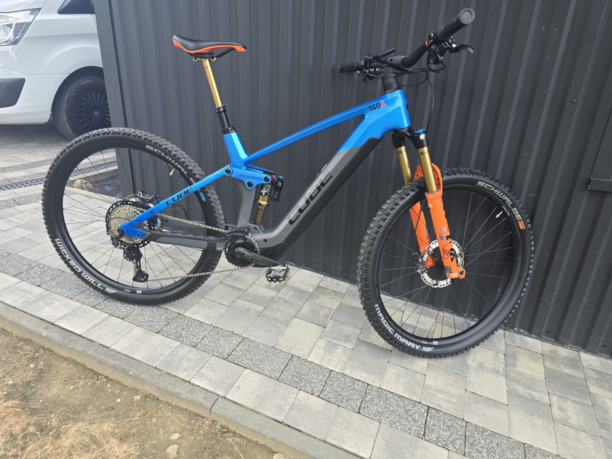 Cube stereo hybryd 140 HPC Actionteam