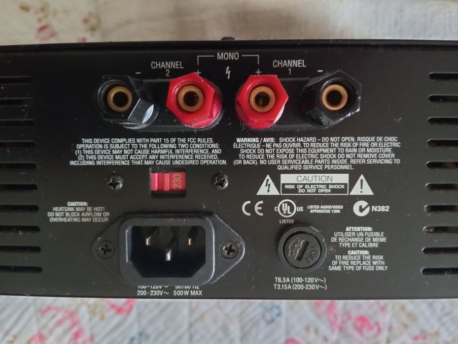 Amplificador Alesis RA 300 Dual Channel 300 watts