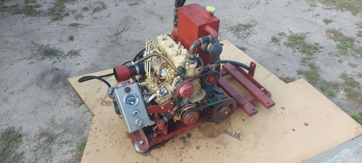 silnilnik mini koparka mini traktorek diesel 3 cylindry mitsubishi