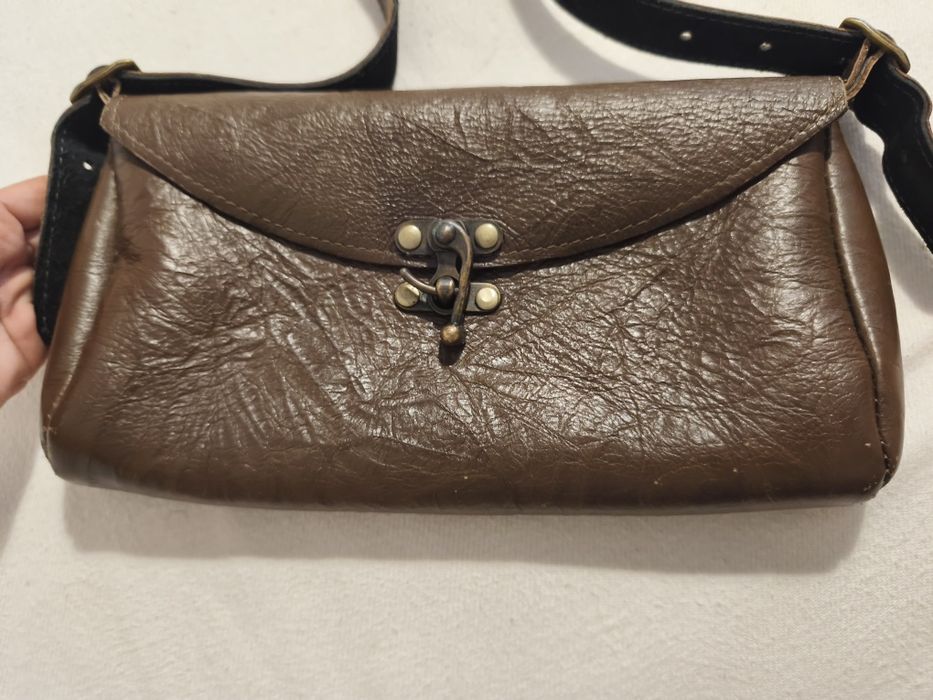 Vendo Mala tiracolo pele Boi. Cor marrom.