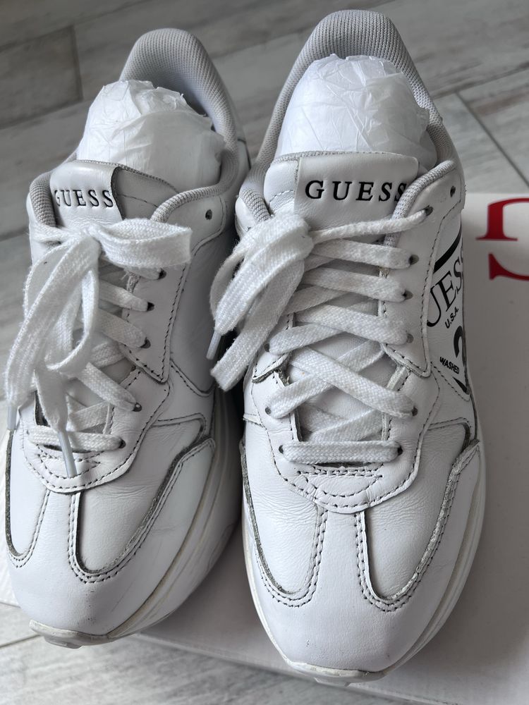 Кросівки шкіряні Guess