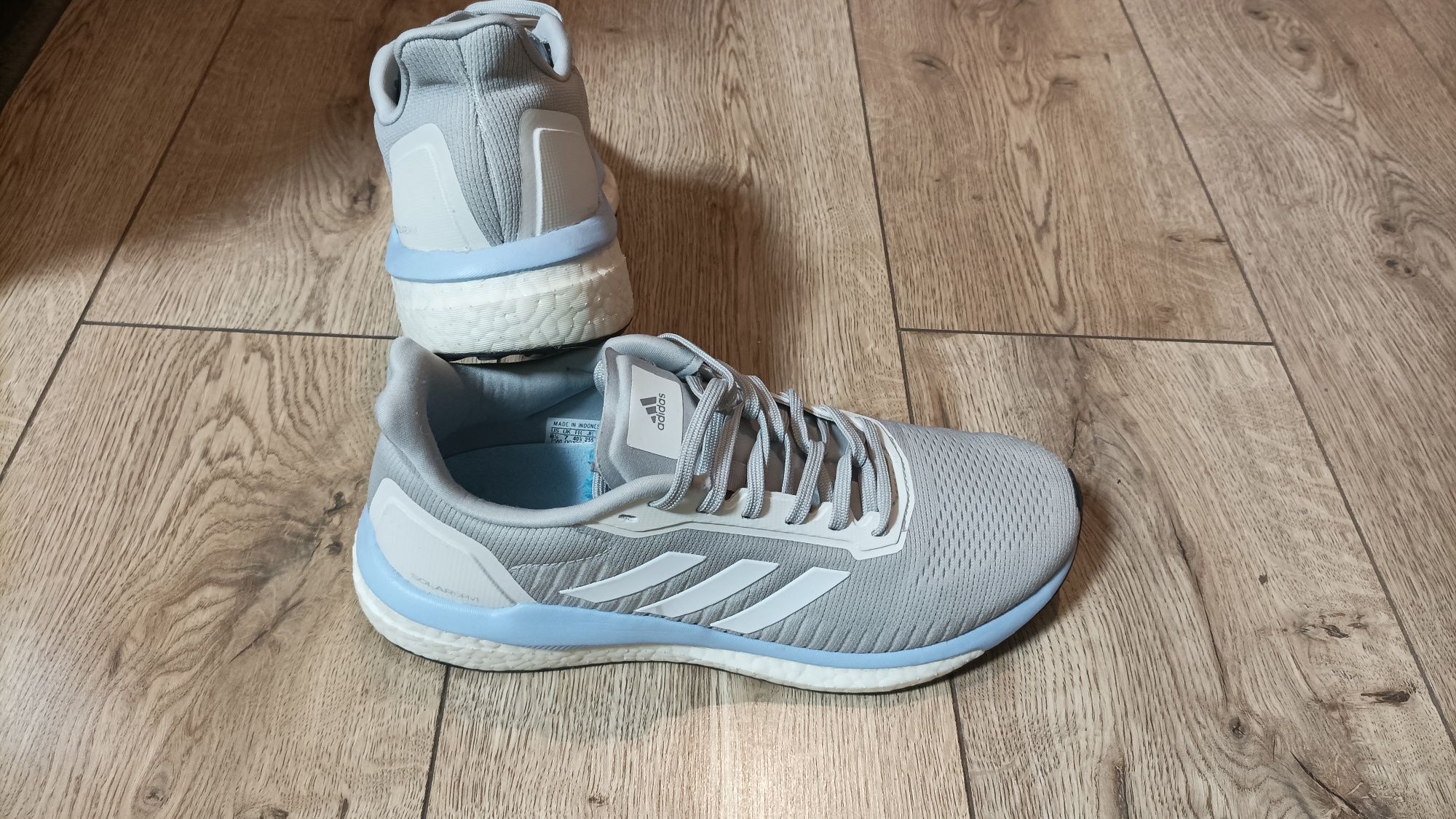 Кроссовки Adidas boost 40( 25.5 см ) .