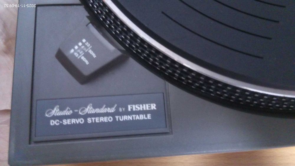 Проигрыватель виниловых пластинок Fisher MT-6211