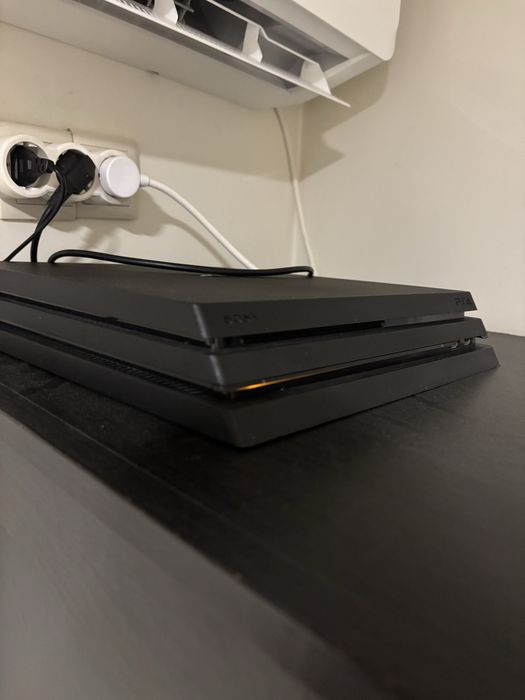 PS4 Pro 1TB como novo
