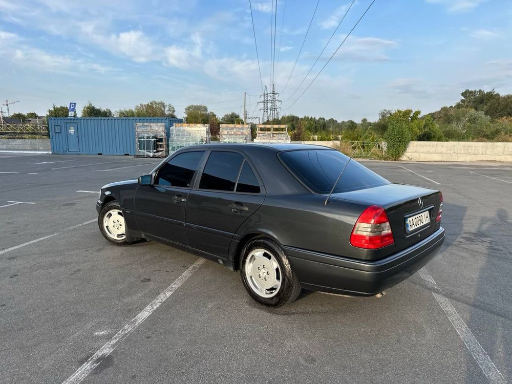 Mercedes-Benz C 220 комлектація sport