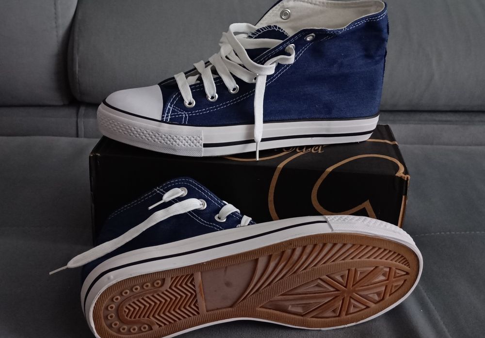 Nowe granatowe trampki rozmiar 41