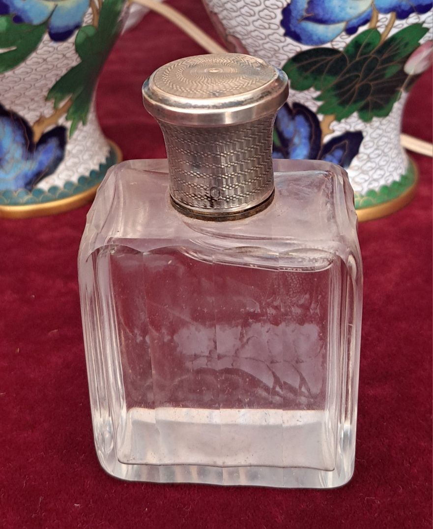 Frasco de perfume séc xix com tampa em prata francesa