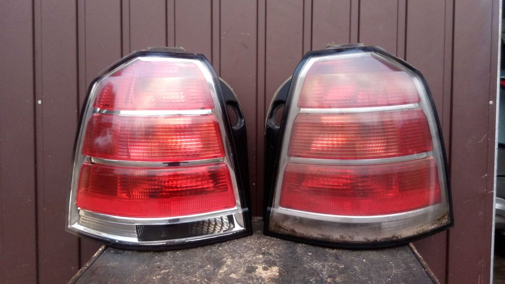 Opel Zafira B Lampa Tył Tylna prawa lewa