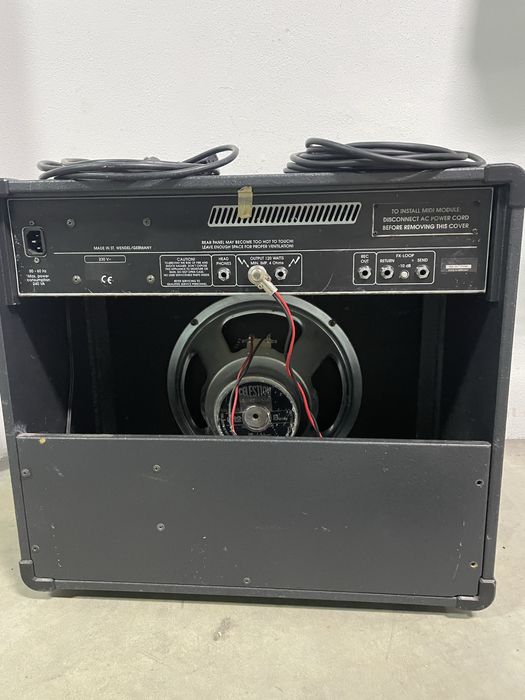 Combo / amplificador Hughes & Kettner ATTAX 100