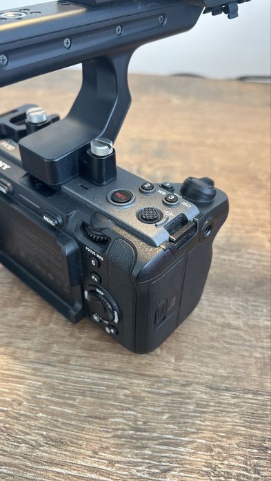 Sony FX30 + Top Handle + Cage