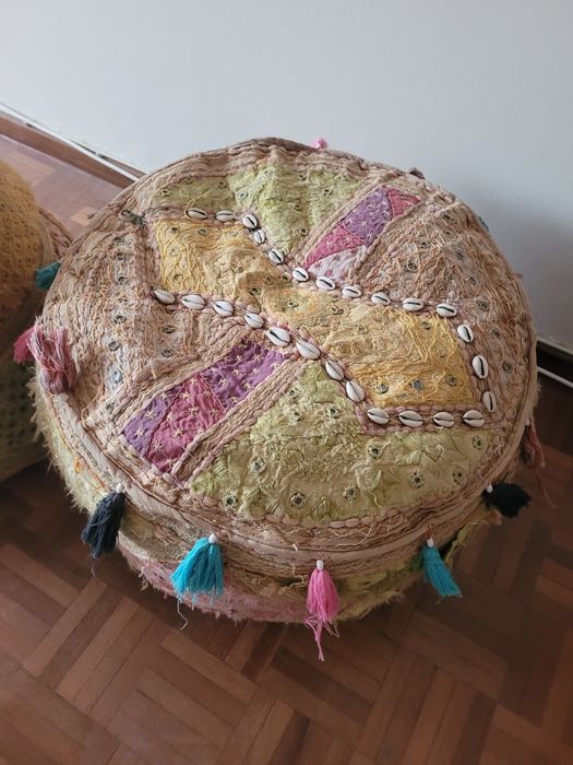 Par de pufes marroquinos