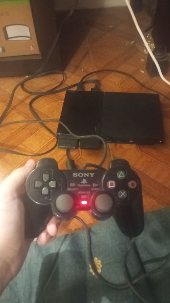 PlayStation 2 Slim usado em bom estado + Acessórios e cabos