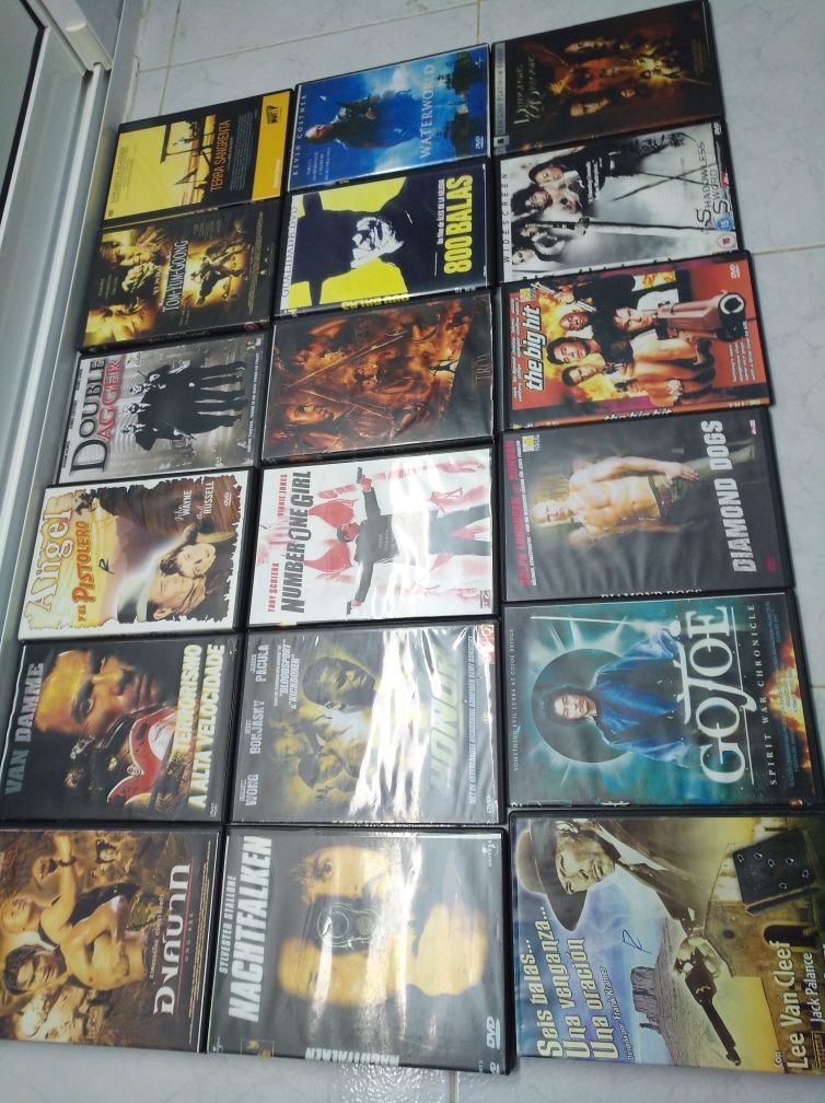 231 dvds + 25 cds de música