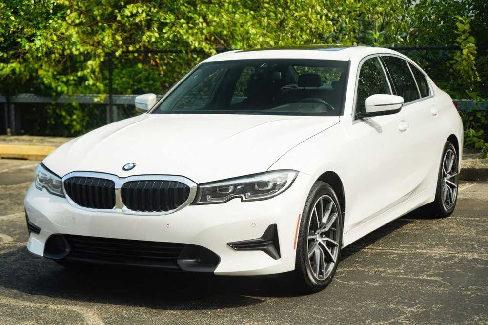 BMW 3 Series 330i xDrive      2020