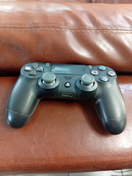 Sony DualShock 4 для PlayStation 4.
