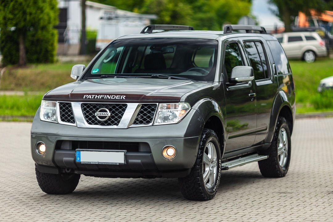 Nissan Pathfinder 7-osobowy Klima Bardzo ładny bez korozji