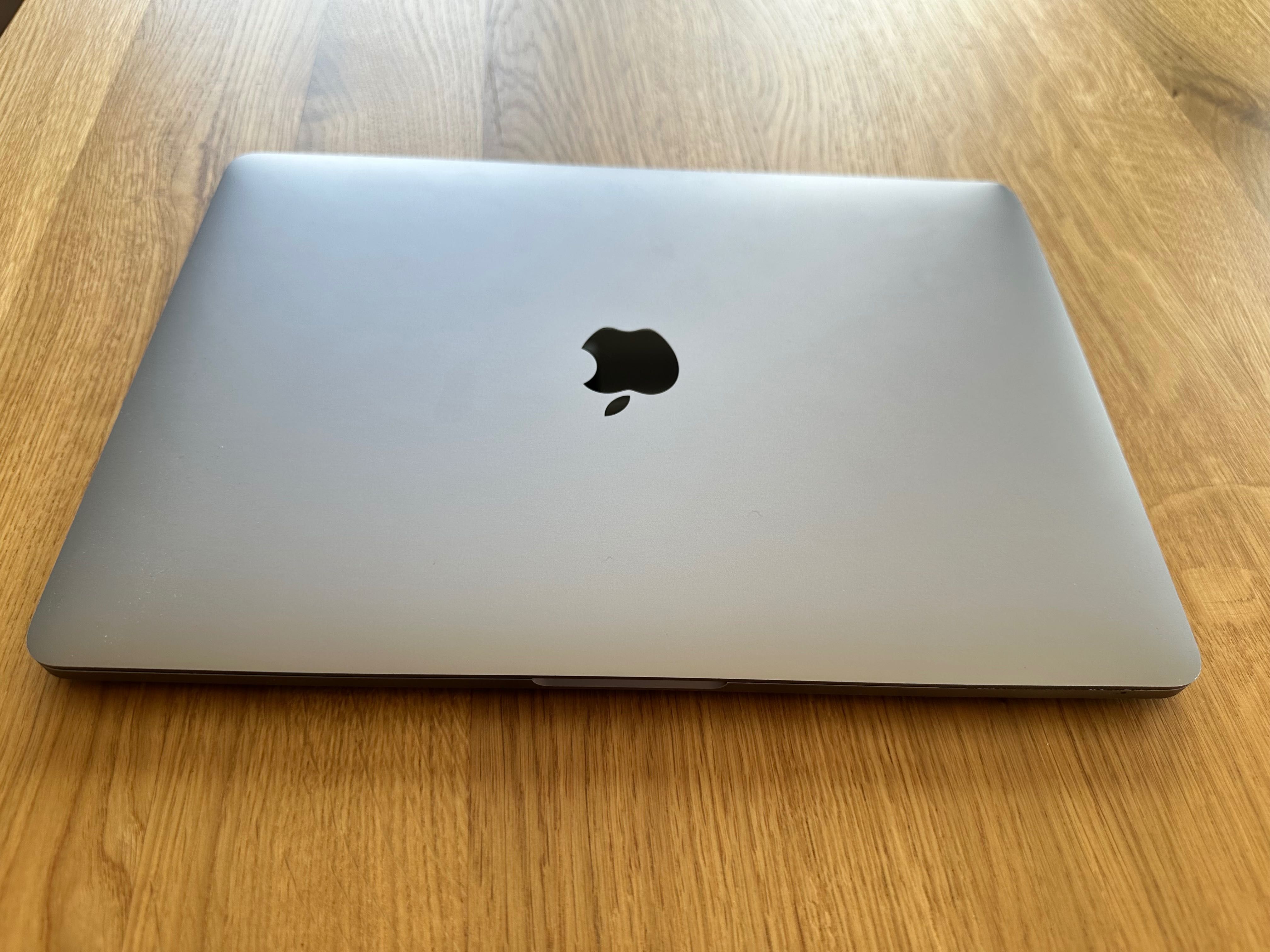 Apple MacBook Pro 13" 2020 16/512 GB (A2251) - 4 porty thunderbolt