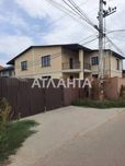Современный дом на застроенной улице в Царском селе
