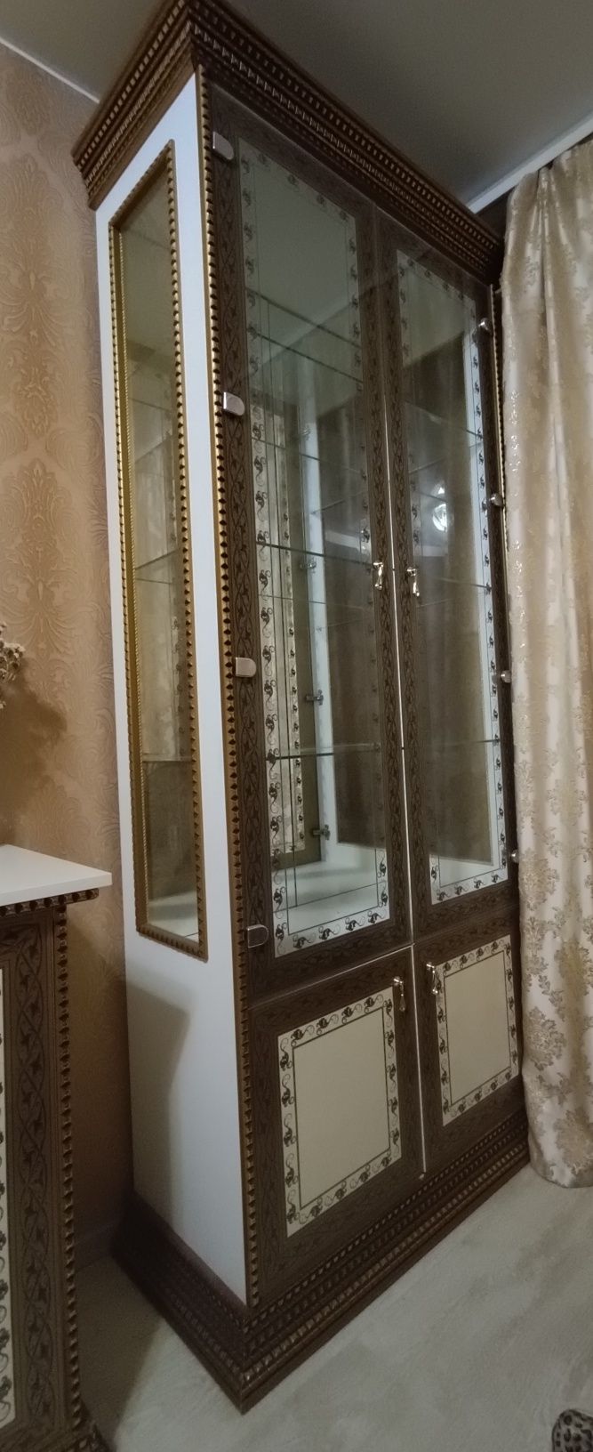 Меблі, вітрина, комод