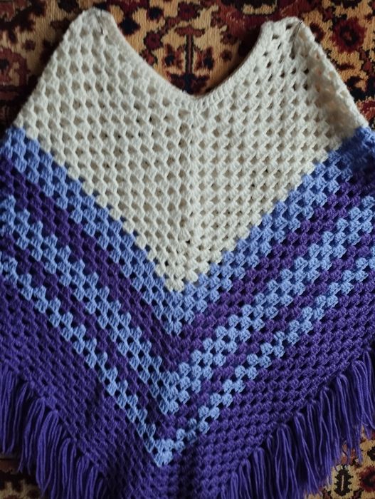 Пончо женское акрил длинна 75 см пишите упаккю перешлю цена 130 гр