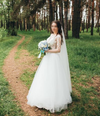 Весільна сукня розмір 42-44(можливо й 46)
