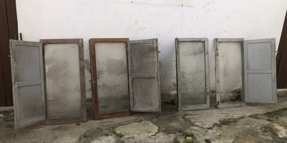 Quatro janelas antigas completas
