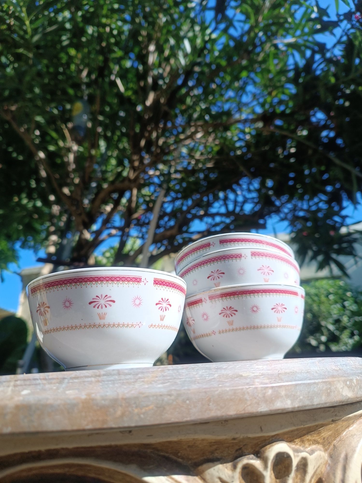 Quatro tigelas pequenas, vintage