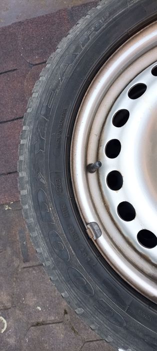 Komplet opon zimowych na felgach 205/55 R16 Ford Mondeo