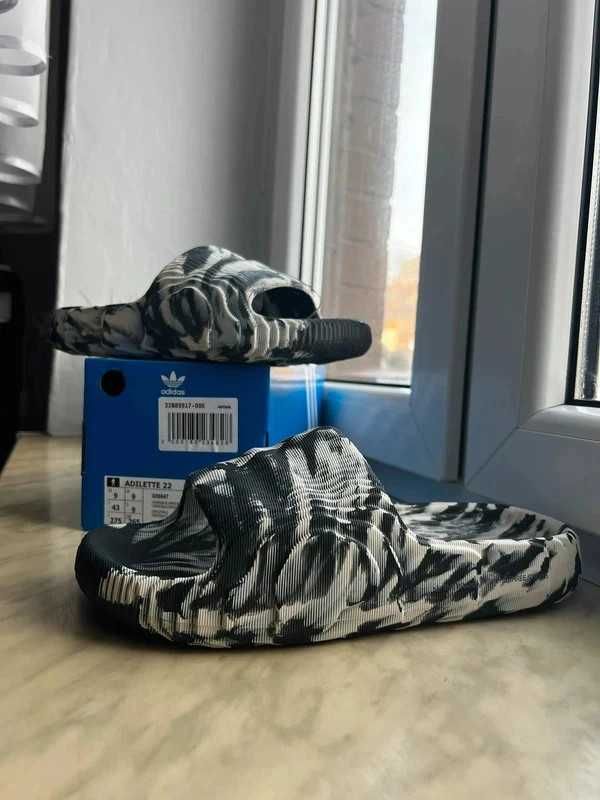 klapki adidas adilette ciemno szaro kremowe rozmiar42