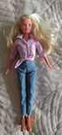 Lalka Barbie w jeansach