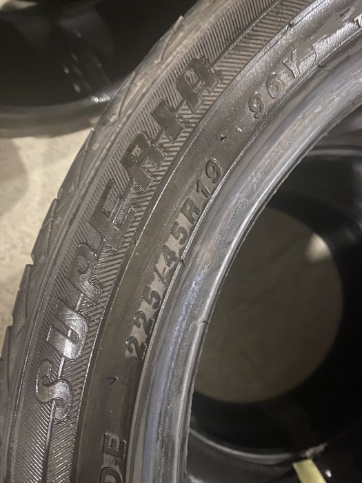 225/45 R19 Superia 21год пара шин летних.