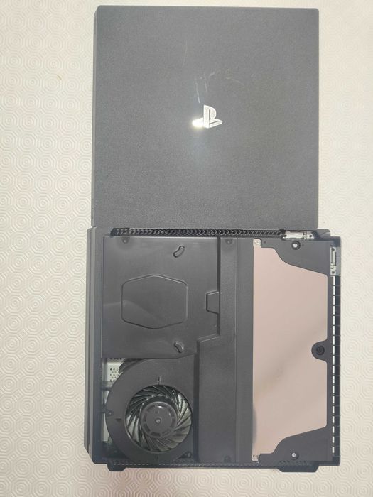 PS4 PRO 1TB + 1 Comando + +230 Jogos AAA!