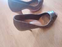 Sapatos de marca Schutz em pele de cor rosa velho