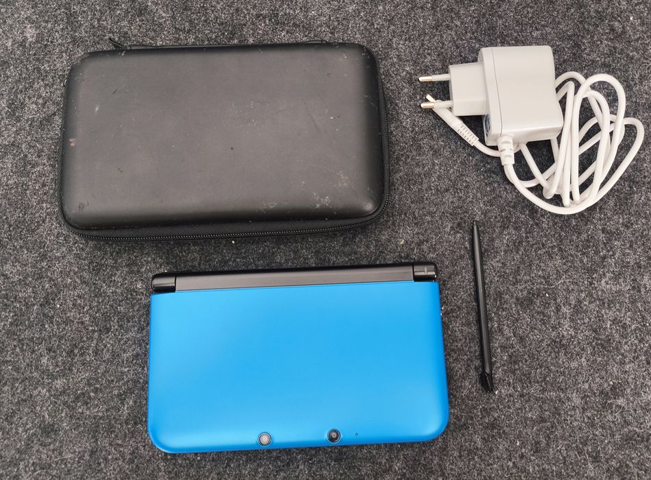 Nintendo 3DS XL 64Gbs desbloqueada + Extras