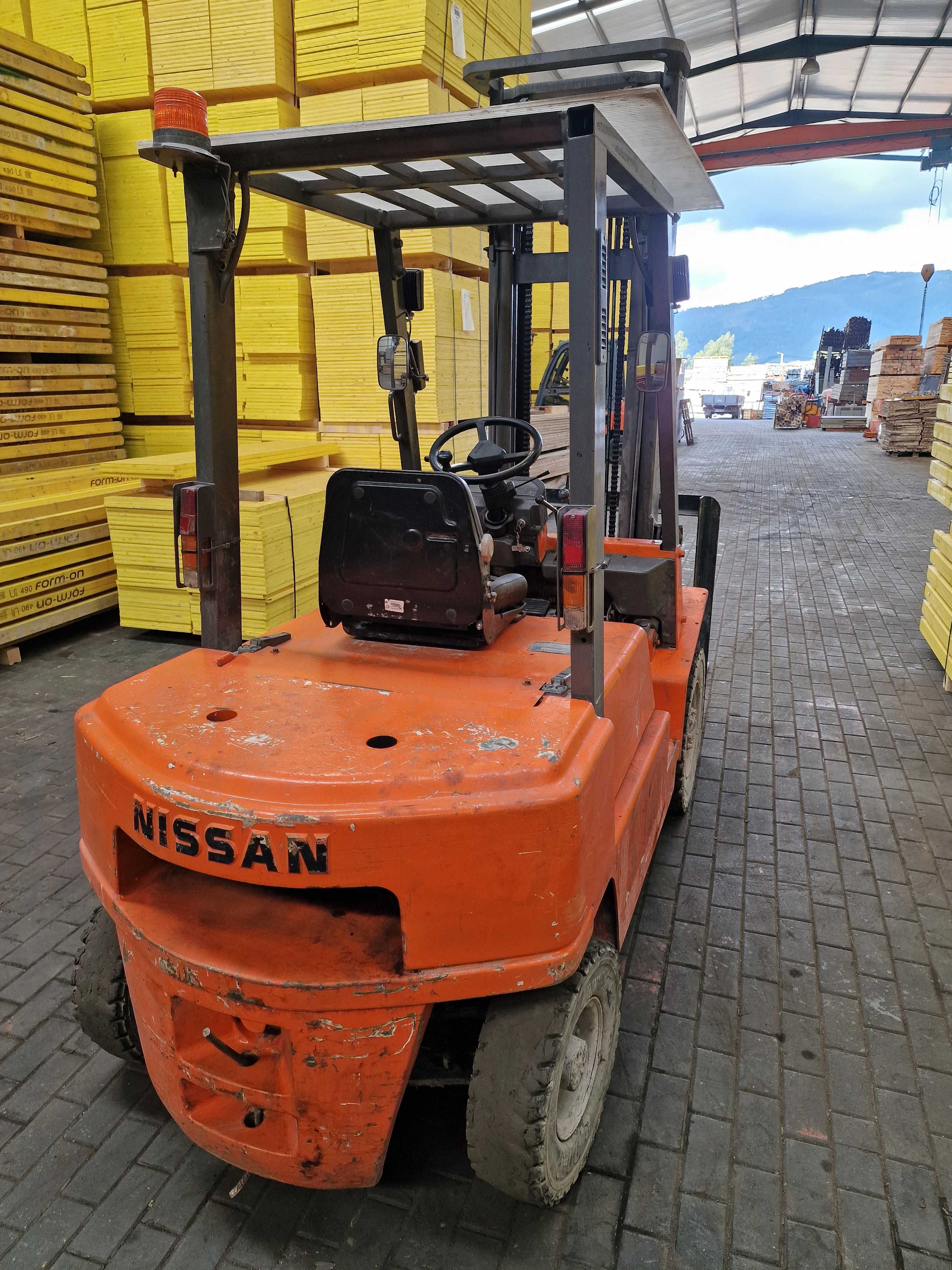 Empilhador NISSAN 2T DIESEL