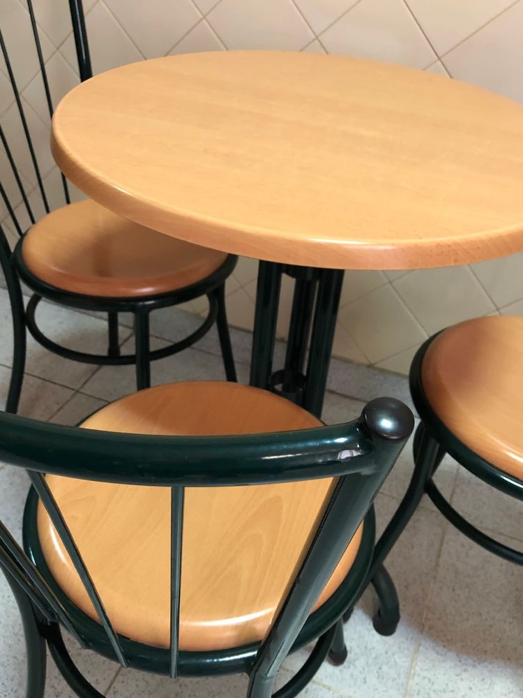 6 mesas e 18 cadeiras - restauração