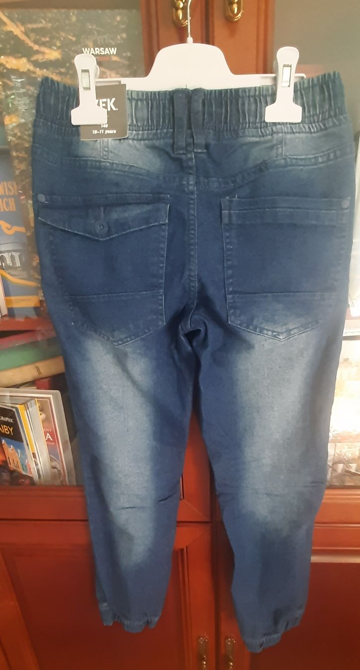 Nowe spodnie chłopięce jeansowe r. 146 KiK