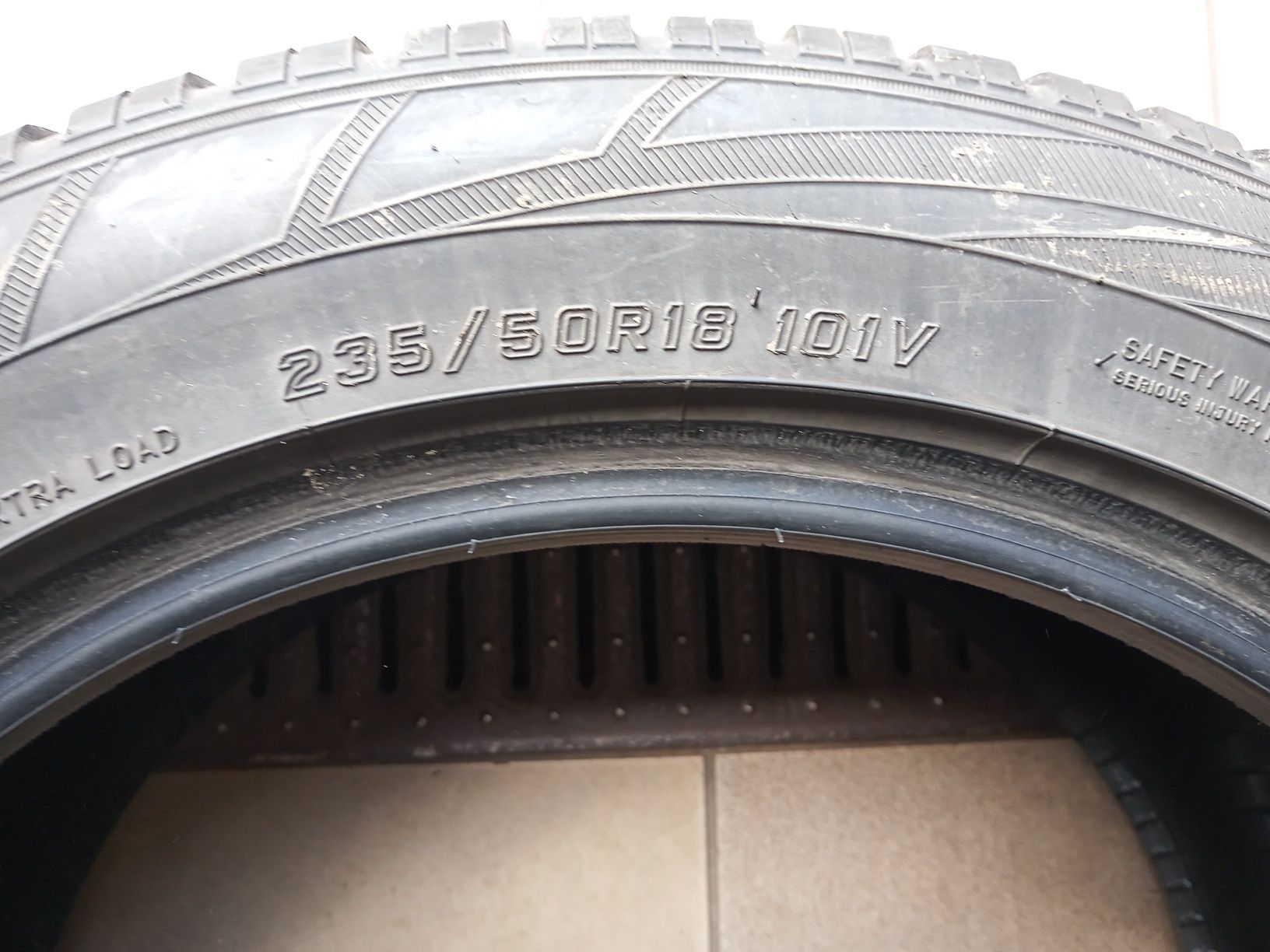 Opony zimowe Falken 235/50R18