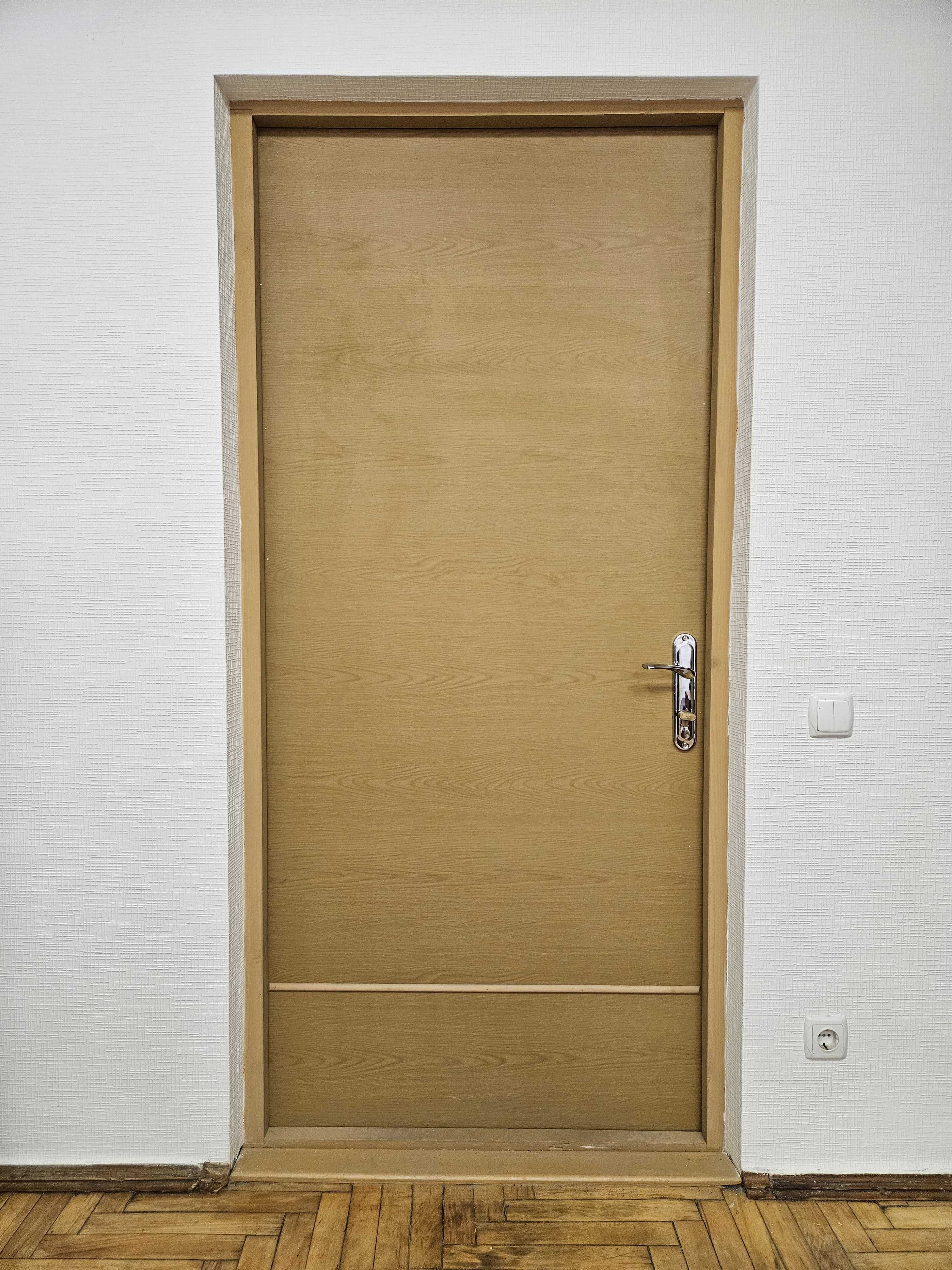 Двери деревянные с коробкой 800*2000