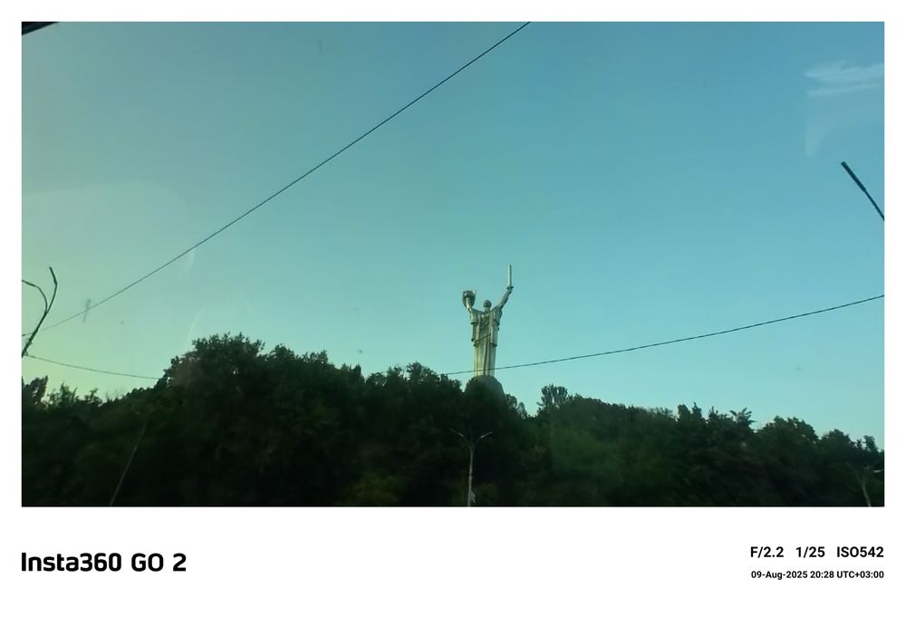 Insta360go2 / Экшен мини камера