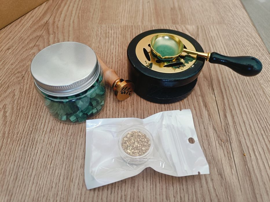 Carimbo de cera - com cera verde e dourados