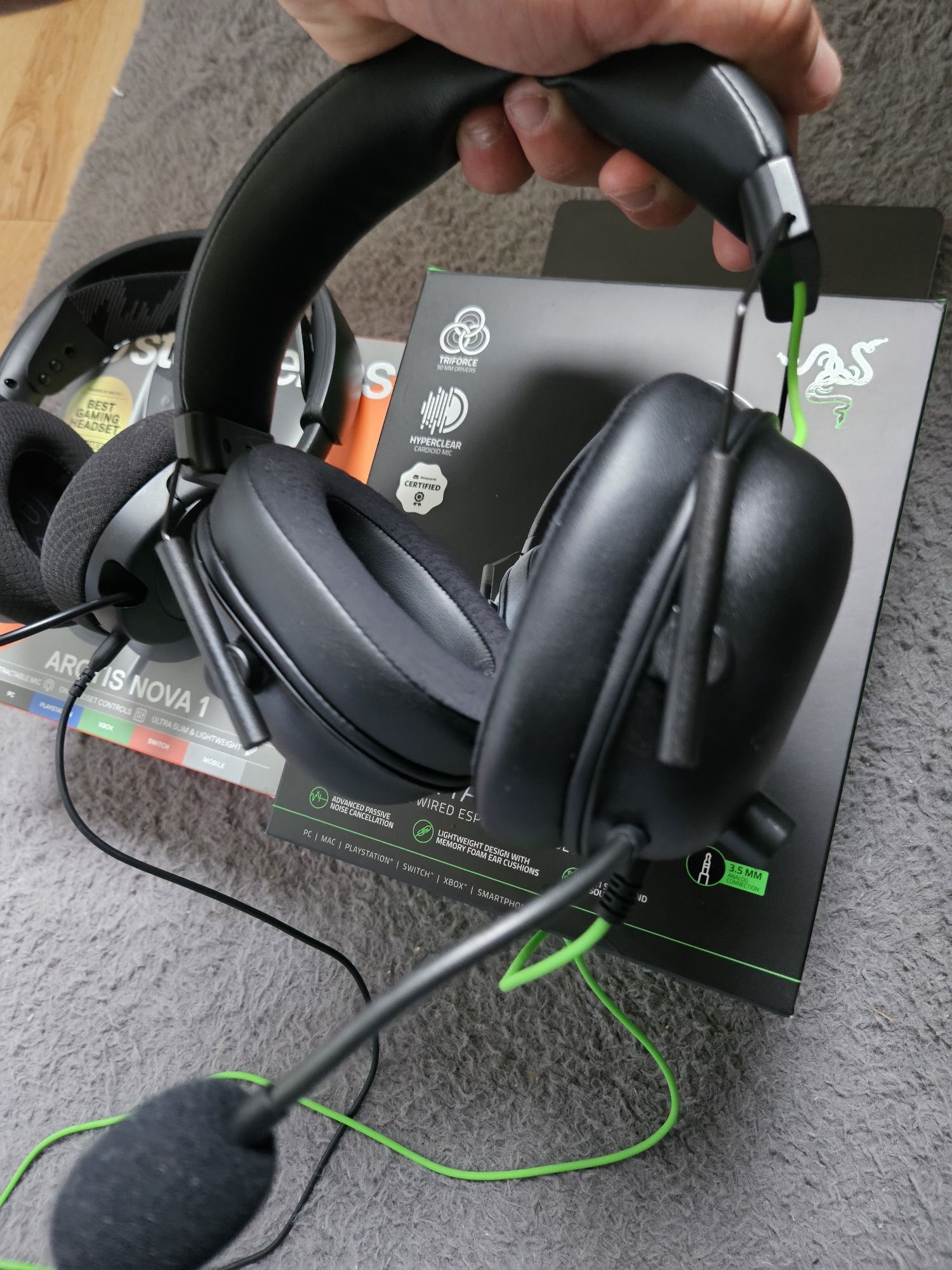 Słuchawki Arctis Nova 1 i Razer BlackShark V2 X