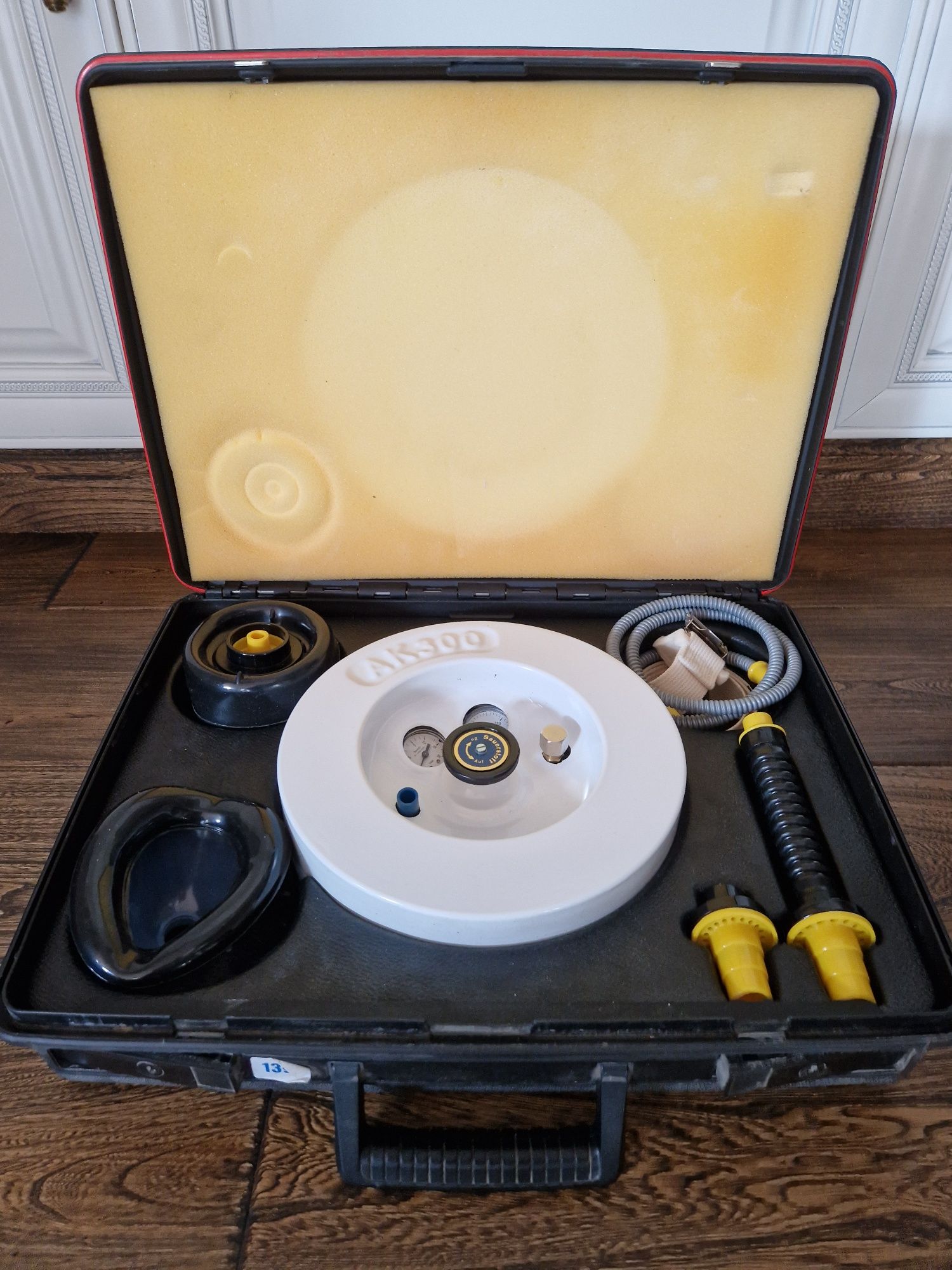 Respirator kulowy i aparat tlenowy OX Vital AK 300 zestaw ratunkowy