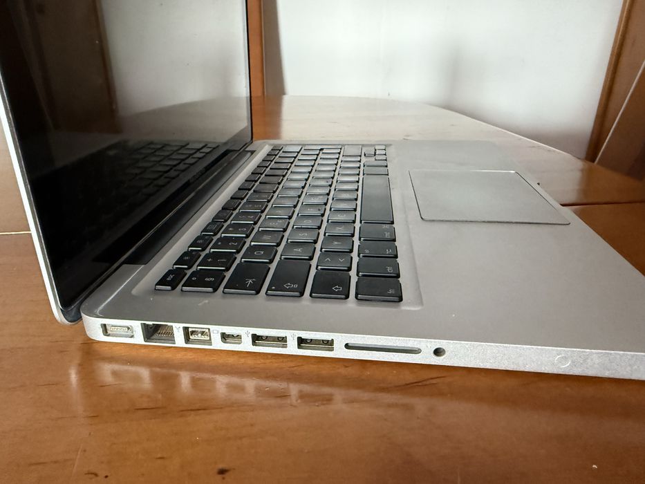 Macbook pro 2010 para peças