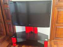 Stolik z telewizorem